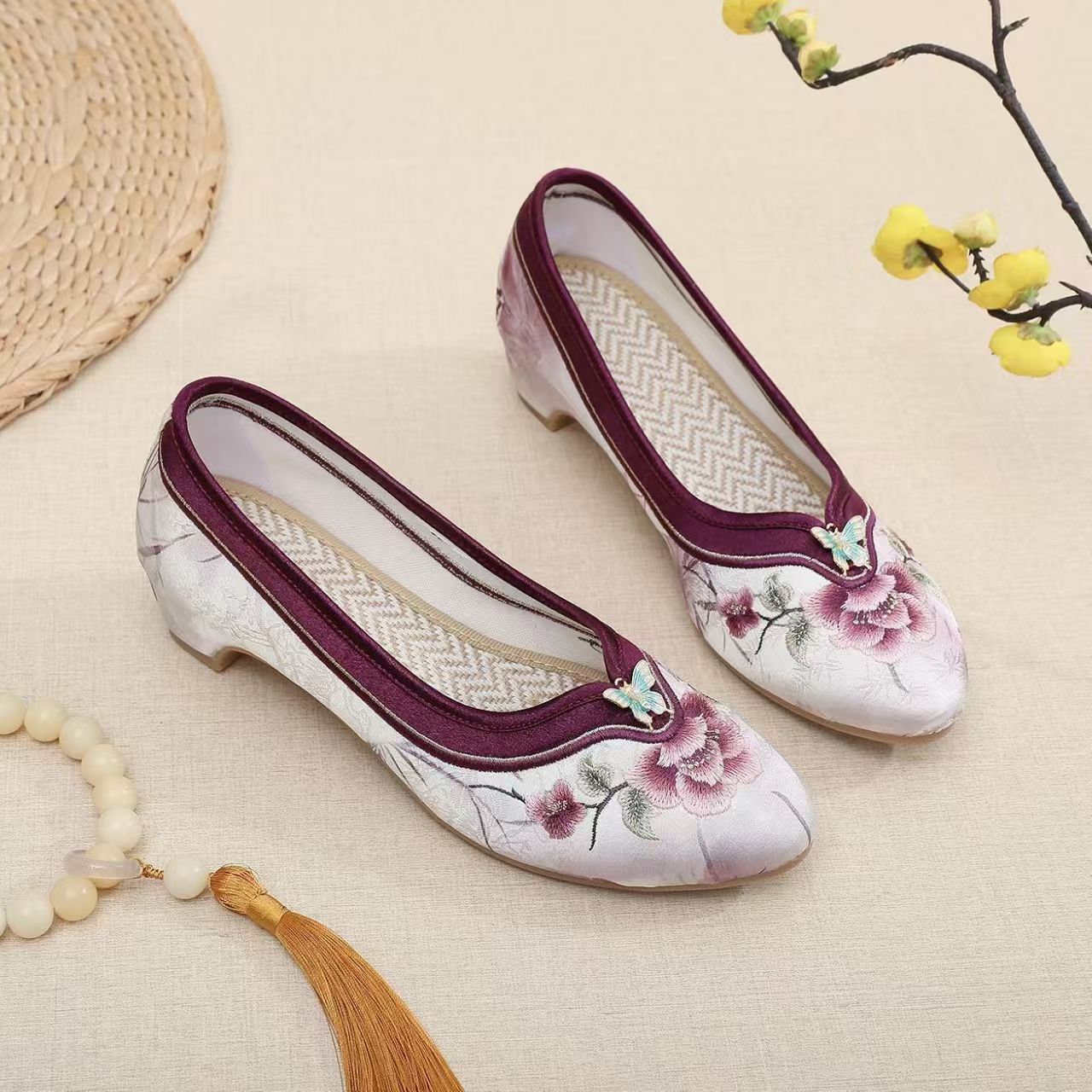 Женские туфли на низком каблук – обзор и цена Embroidery Shoes