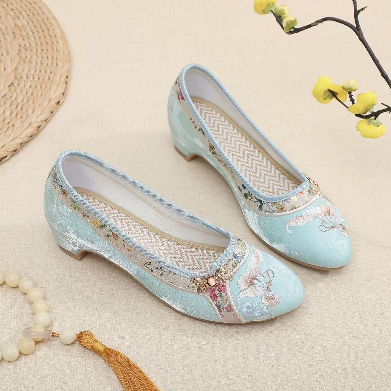 Женские туфли на низком каблук – обзор и цена Embroidery Shoes