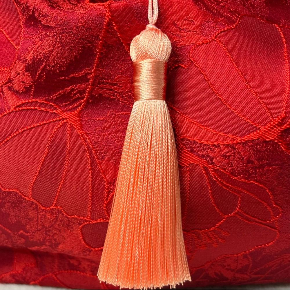 Аксессуары для чхонсама: сумка – обзор и цена Embroidery Knot