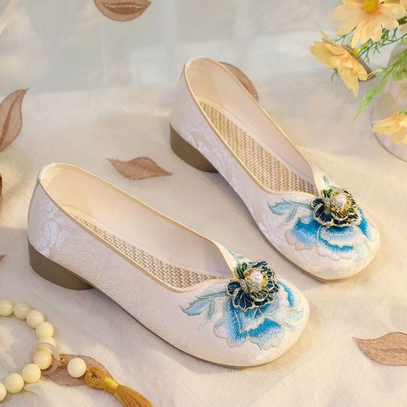 Женские туфли на низком каблук – обзор и цена Embroidery Cloth
