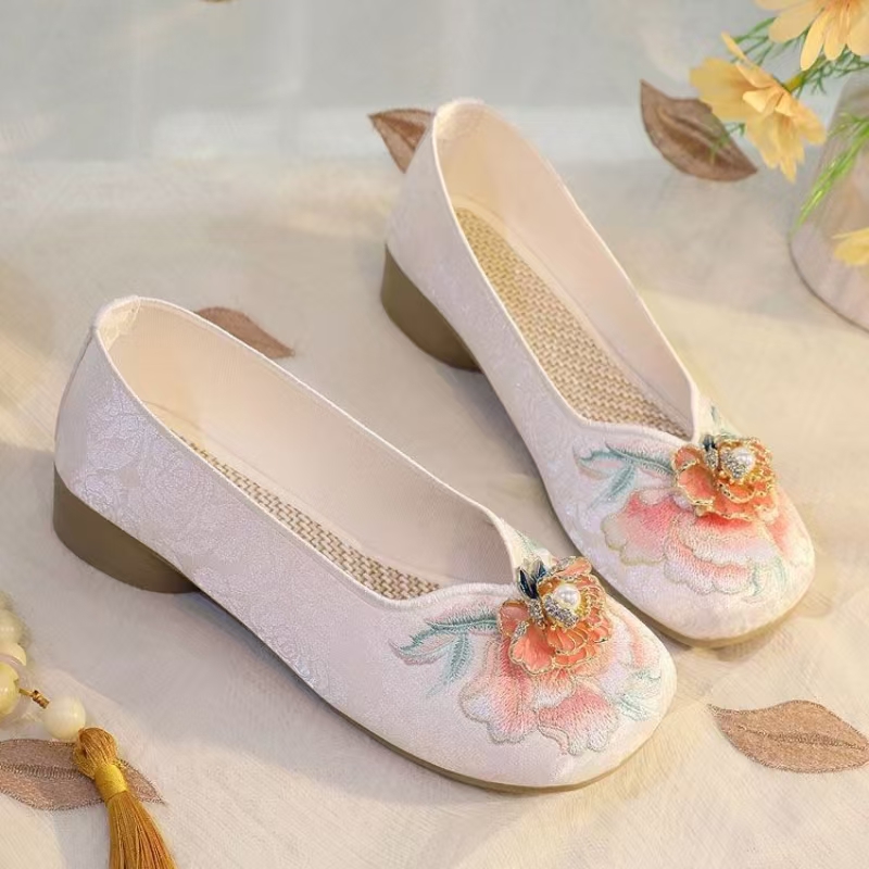 Женские туфли на низком каблук – обзор и цена Embroidery Cloth
