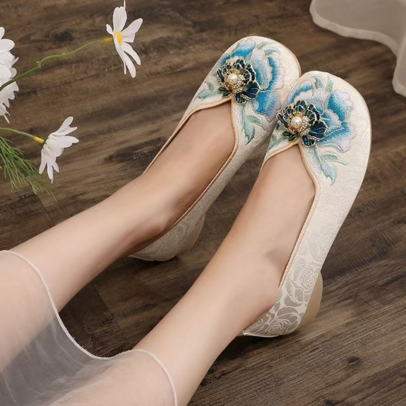Женские туфли на низком каблук – обзор и цена Embroidery Cloth